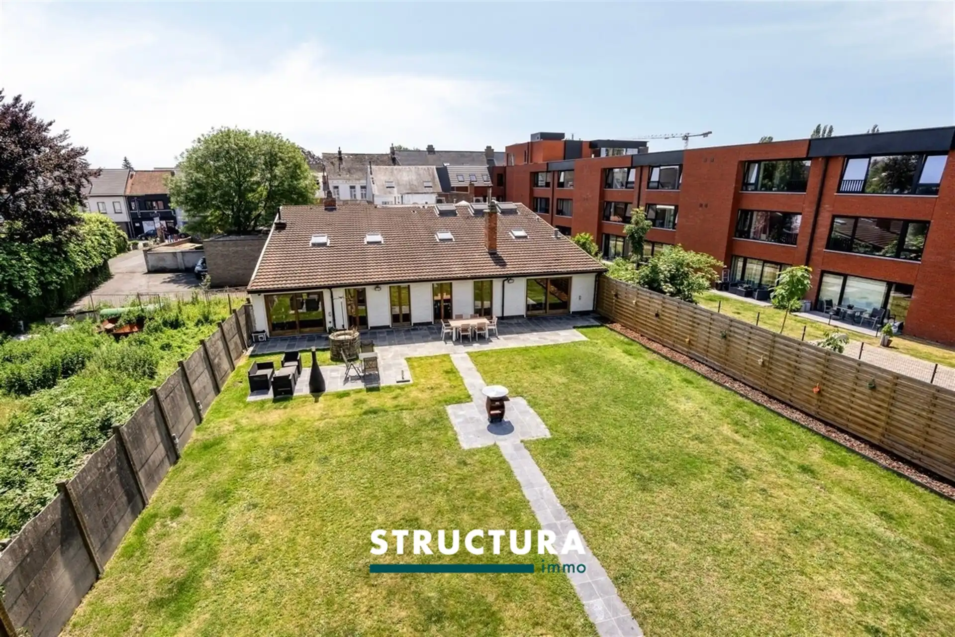 Prachtige woning met ruime loods foto 43