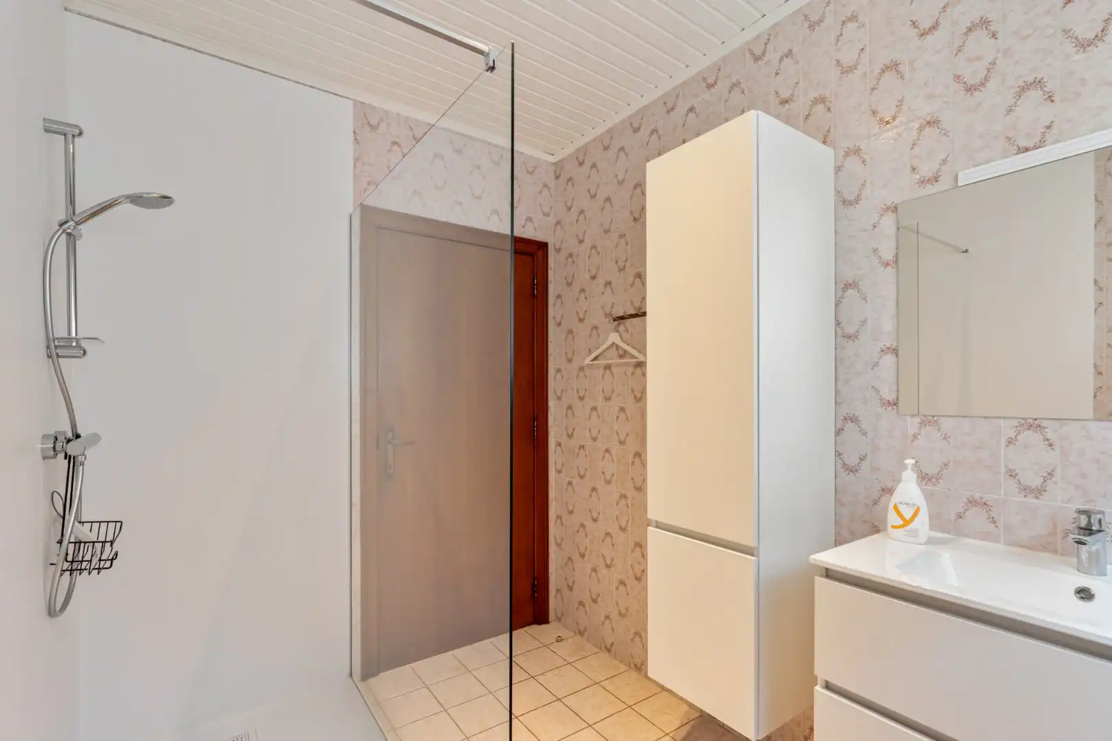 Zeer goed onderhouden gelijkvloerse gezinswoning op een riant perceel van 19a75ca op een rustige locatie te Schalkhoven, een deelgemeente van Hoeselt.  foto 33