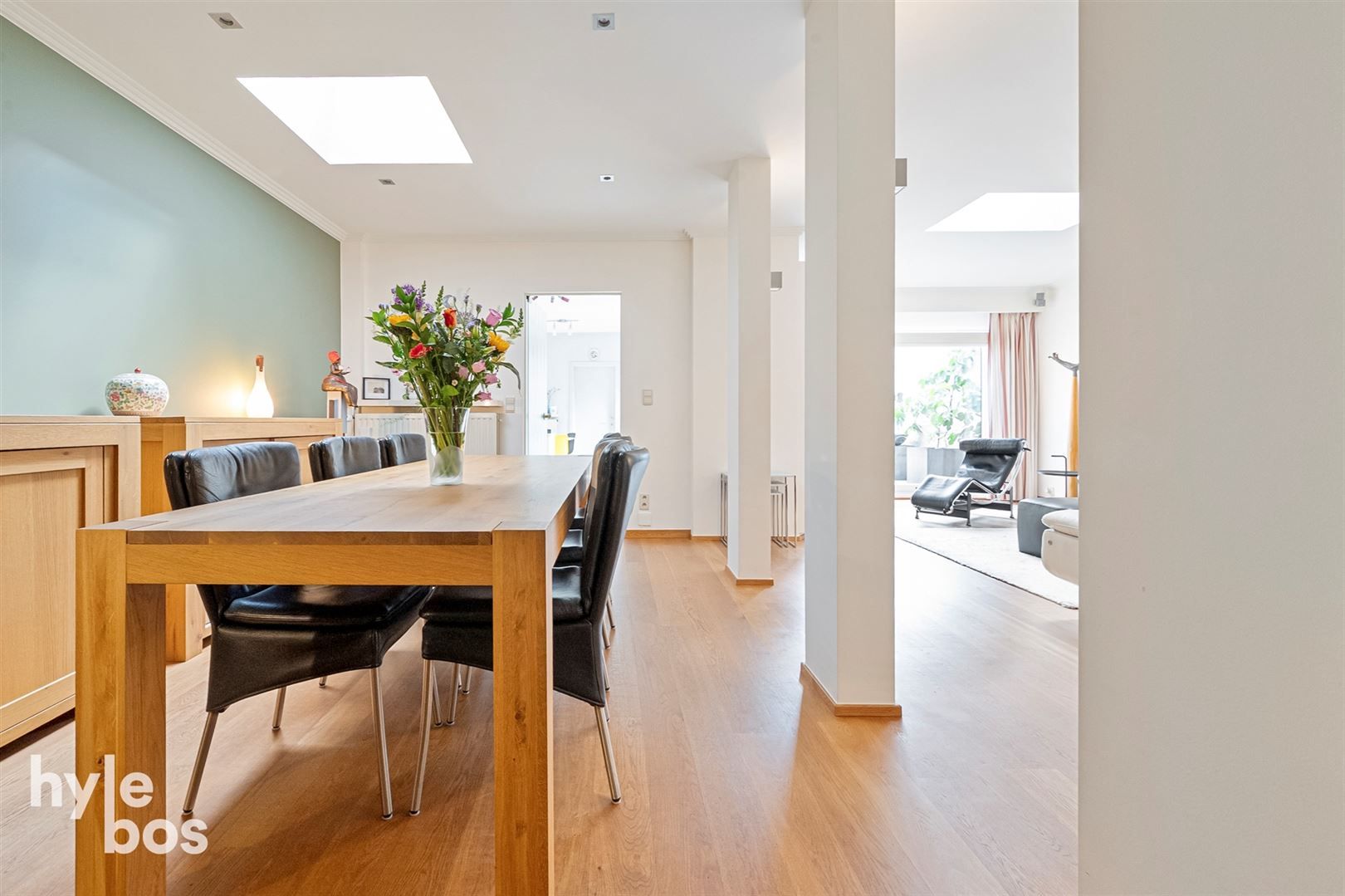 Stijlvolle ruime woning met praktijk & stadstuin foto 2