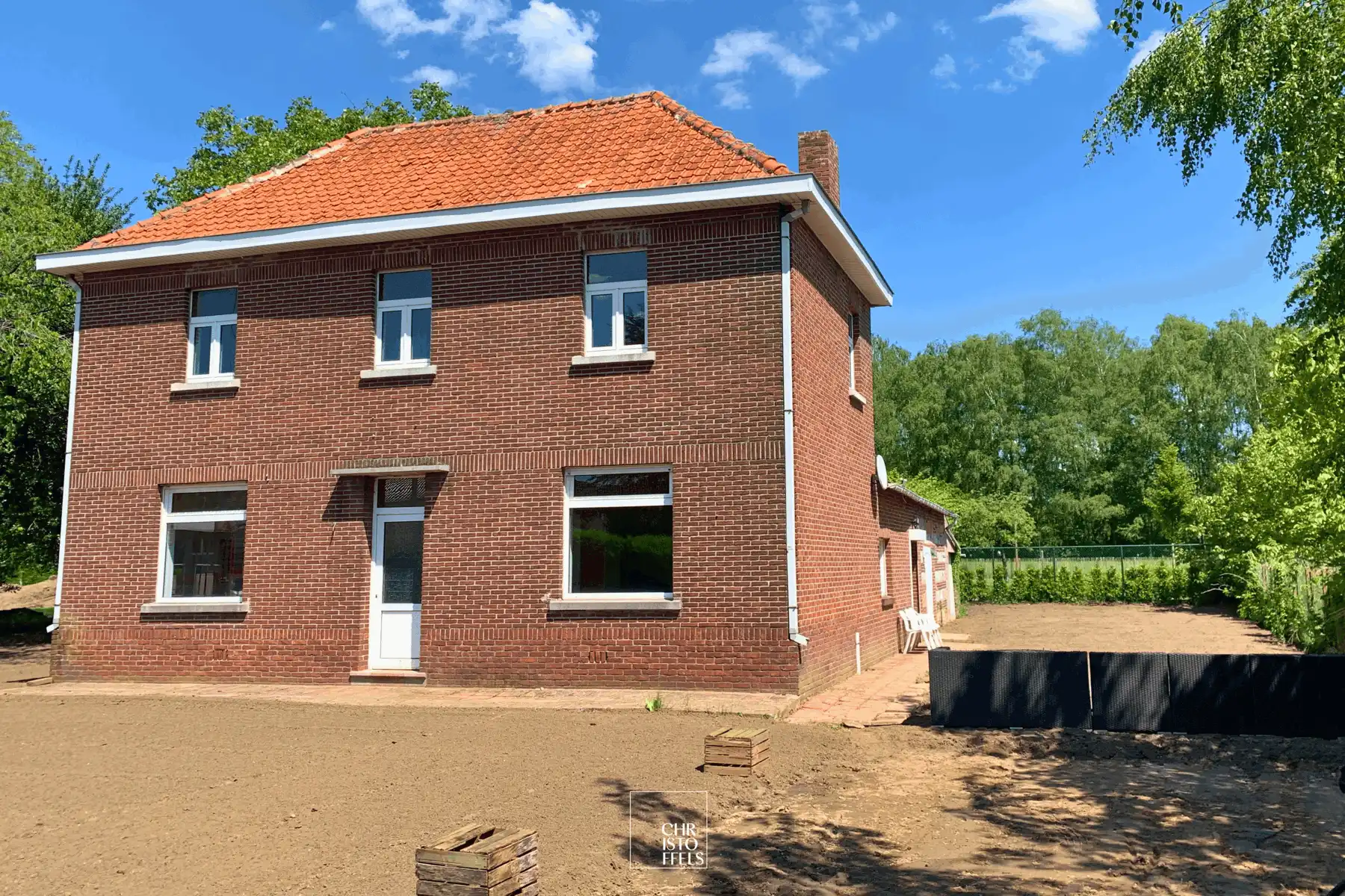 Woning met renovatiepotentieel (157m²) op een ruim perceel van 1.452m²!  foto 4