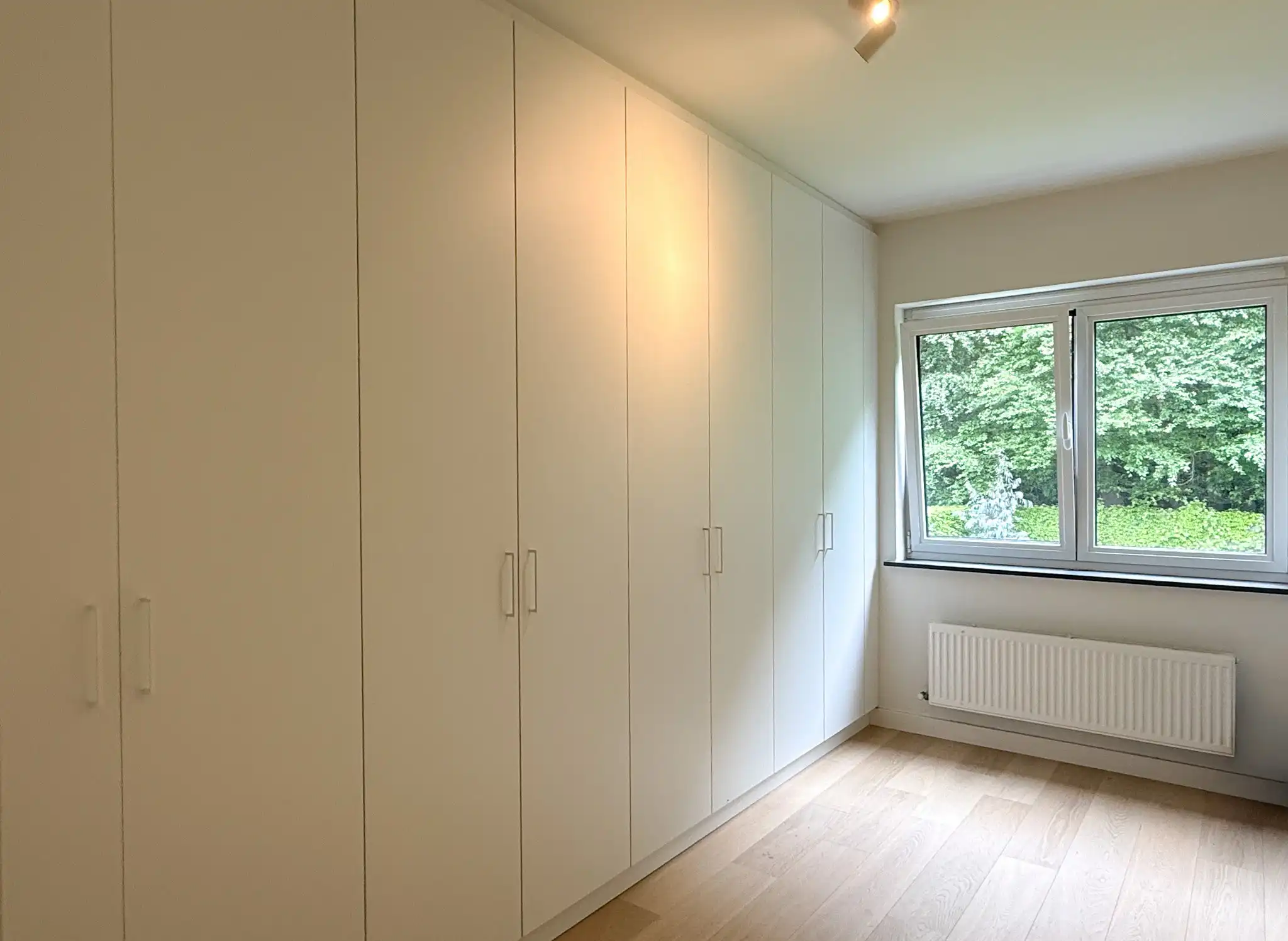 Rustig gelegen woning met 3 slaapkamers, dressing, bureau, tuin en garage foto 15