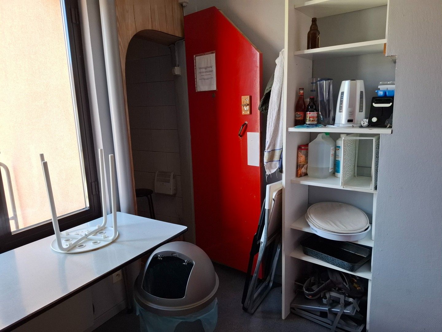STUDENTENKAMER (geen domicilie mogelijk!) met fietsenstalling op binnenkoer. foto 6