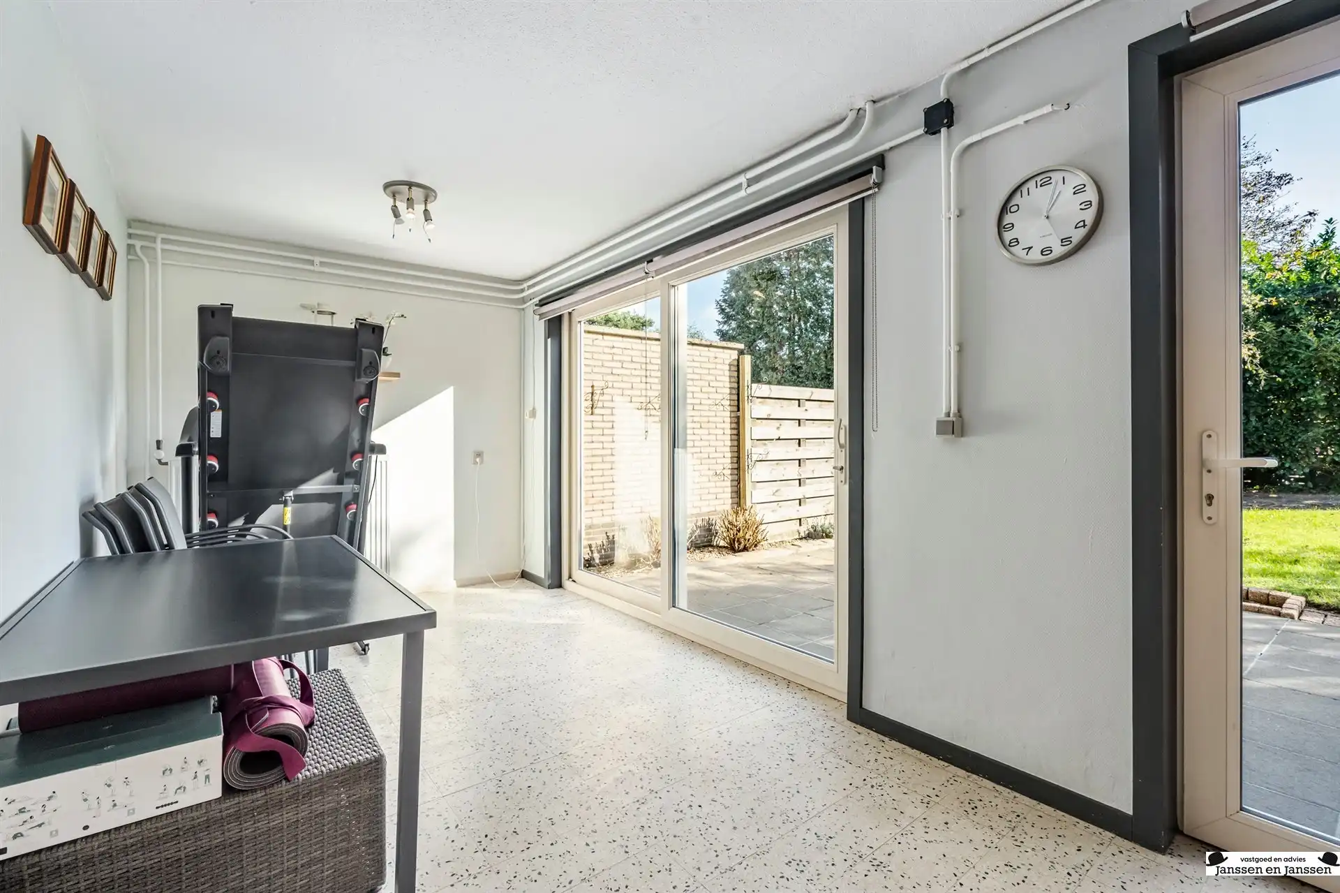 Instapklare bel-etage met 3 à 4 en twee garages! foto 12