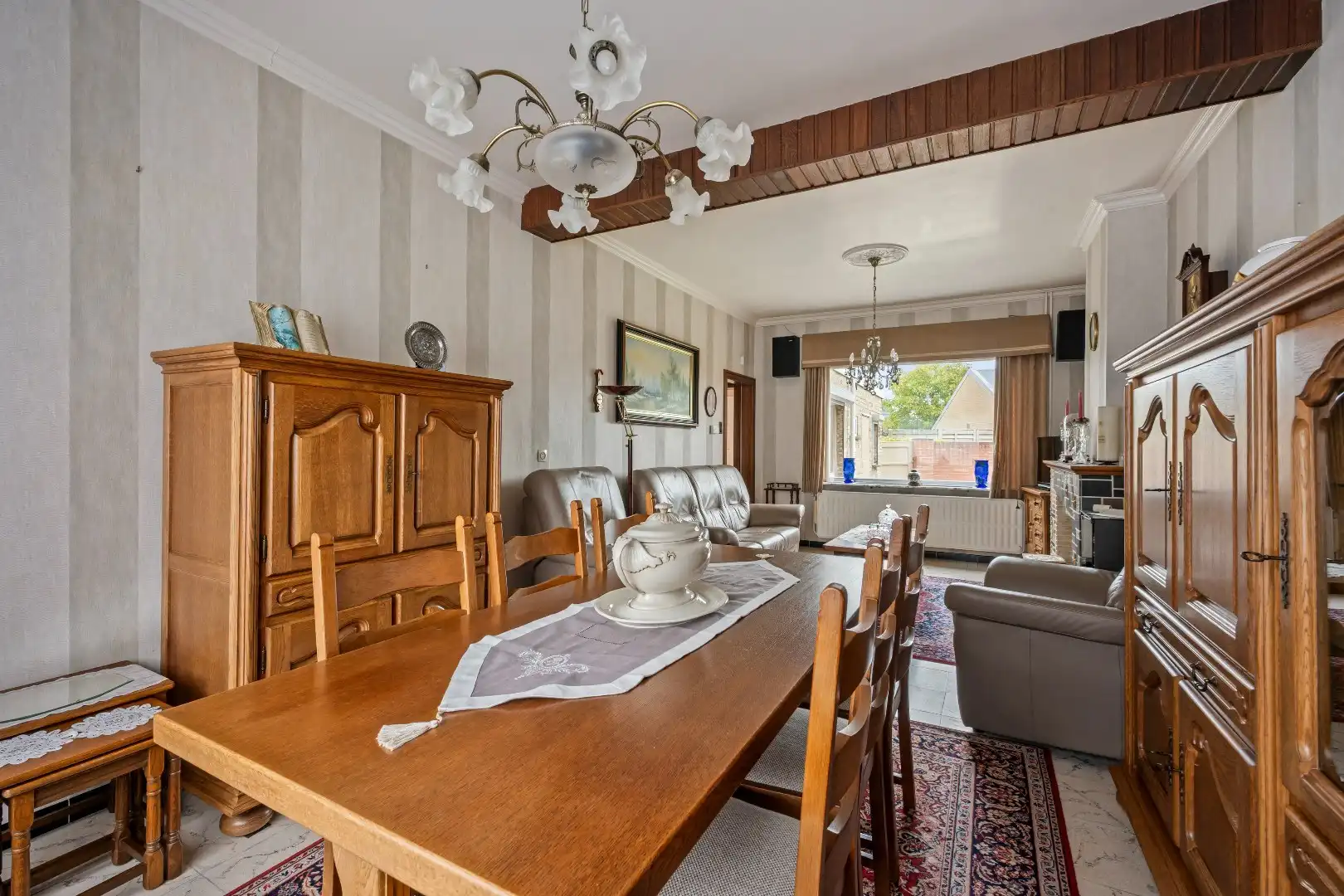 Op te frissen woning met 3 slaapkamers, garage en tuin. foto 2