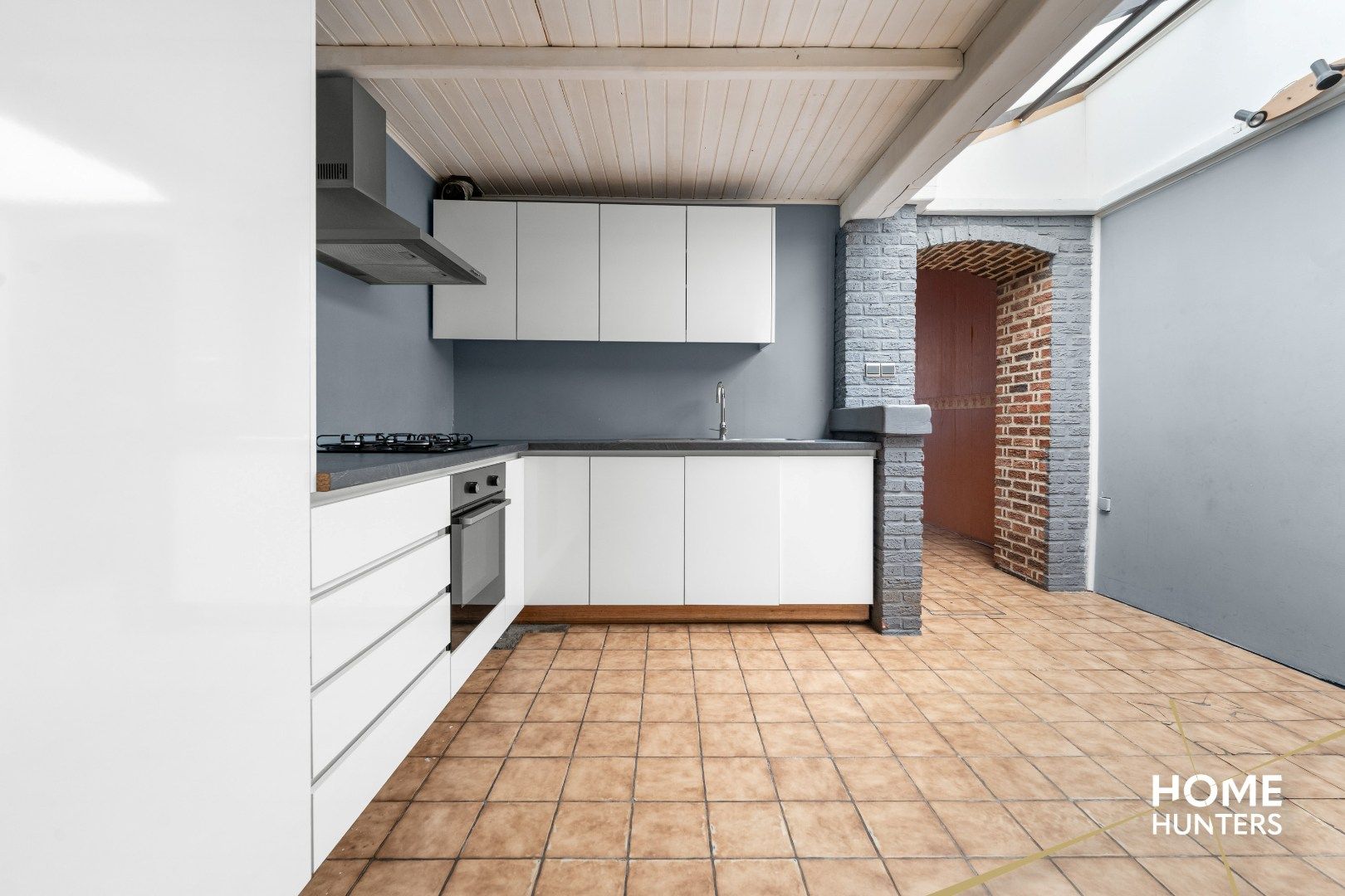 Charmante te renoveren rijwoning met 3 slaapkamers en diepe tuin op centrale ligging in Menen foto 10