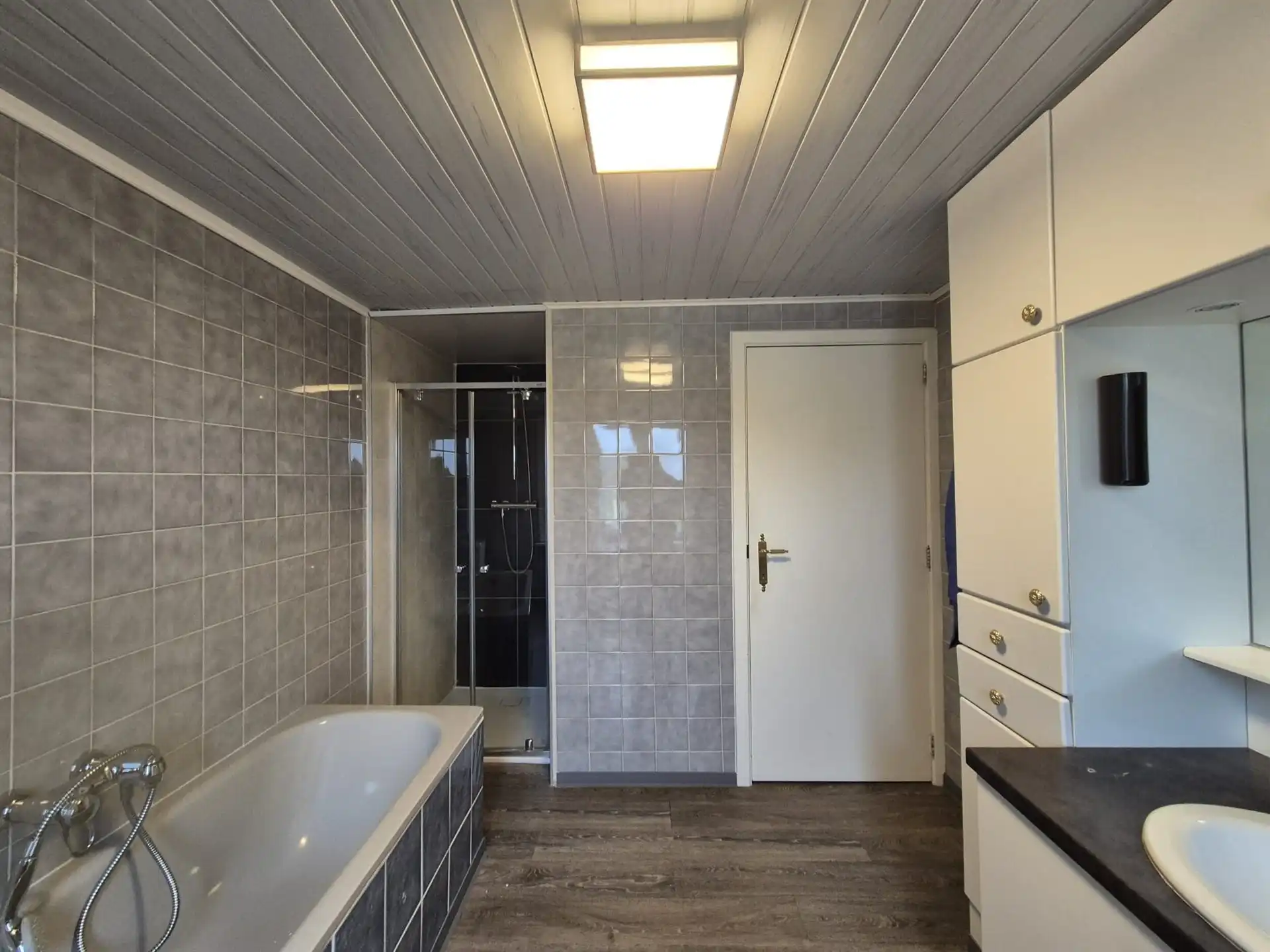 Ruime en instapklare woning met grote tuin en garage. foto 19