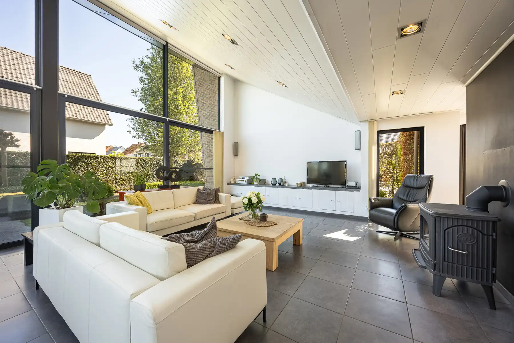 Riante, vrijstaande villa met 4 slaapkamers, zwembad en bijgebouw op een perceel van 2.680m². foto 7