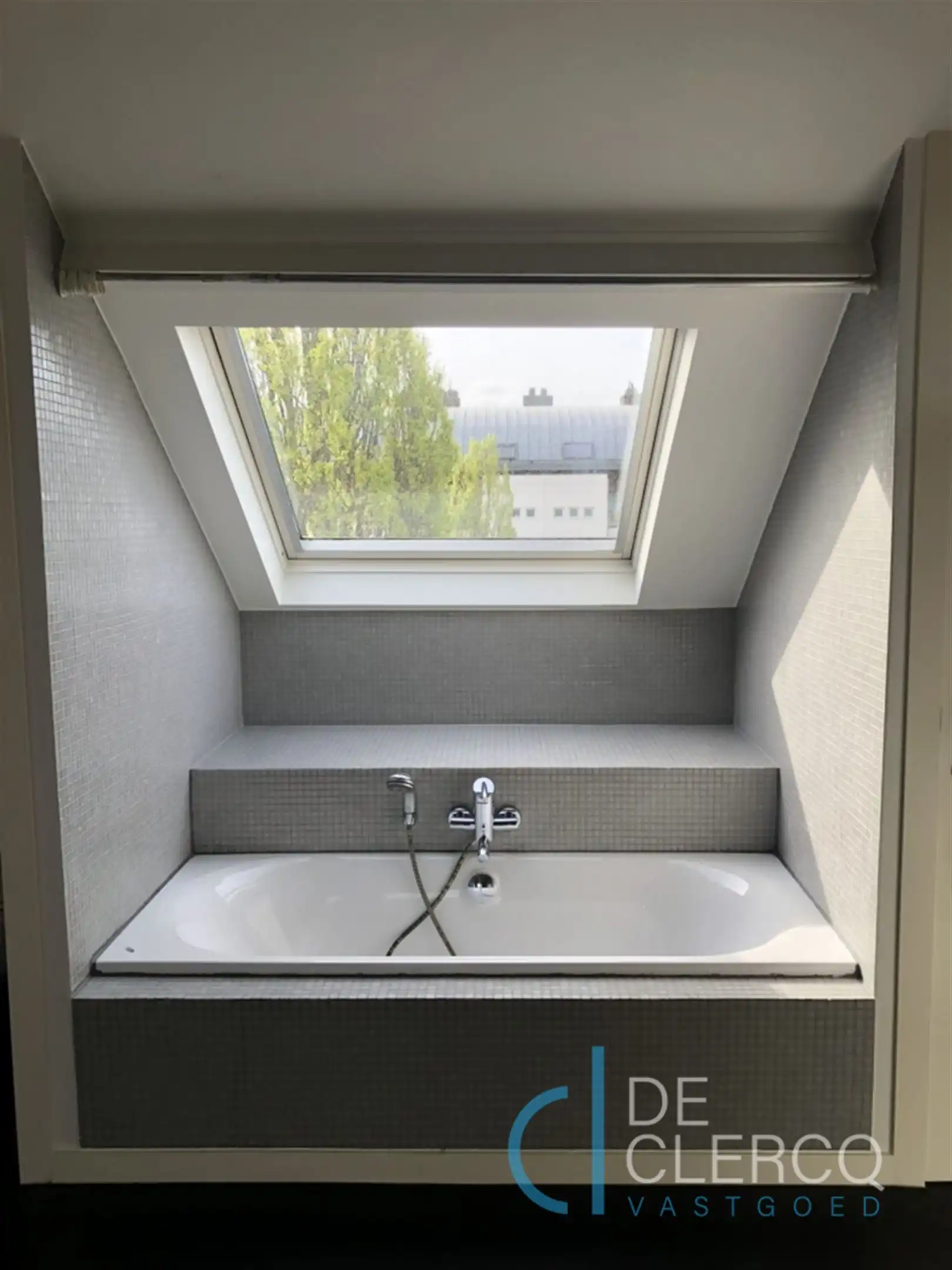 Toffe studio TE HUUR in het centrum van Lochristi! foto 7