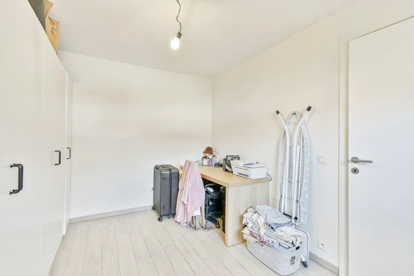 Instapklaar en ruim tweeslaapkamerappartement  in het centrum van Gistel foto 8