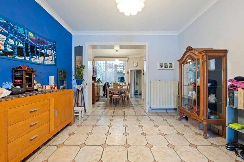 OP TE FRISSEN STADSWONING IN SINT-TRUIDEN foto 5