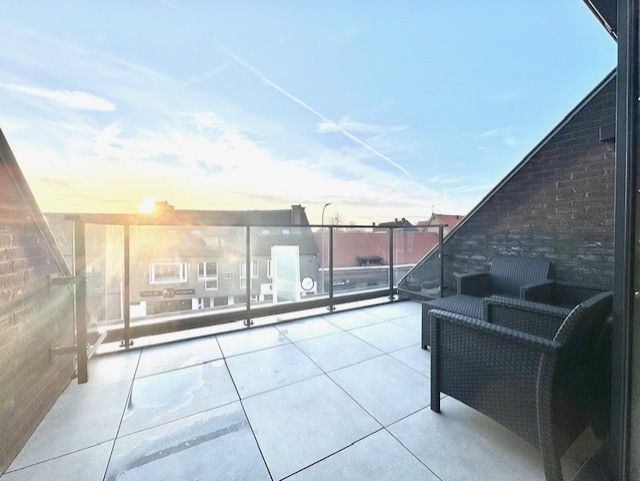 RECENT EN LICHTRIJK APPARTEMENT MET 2 KAMERS EN PARKING foto 7