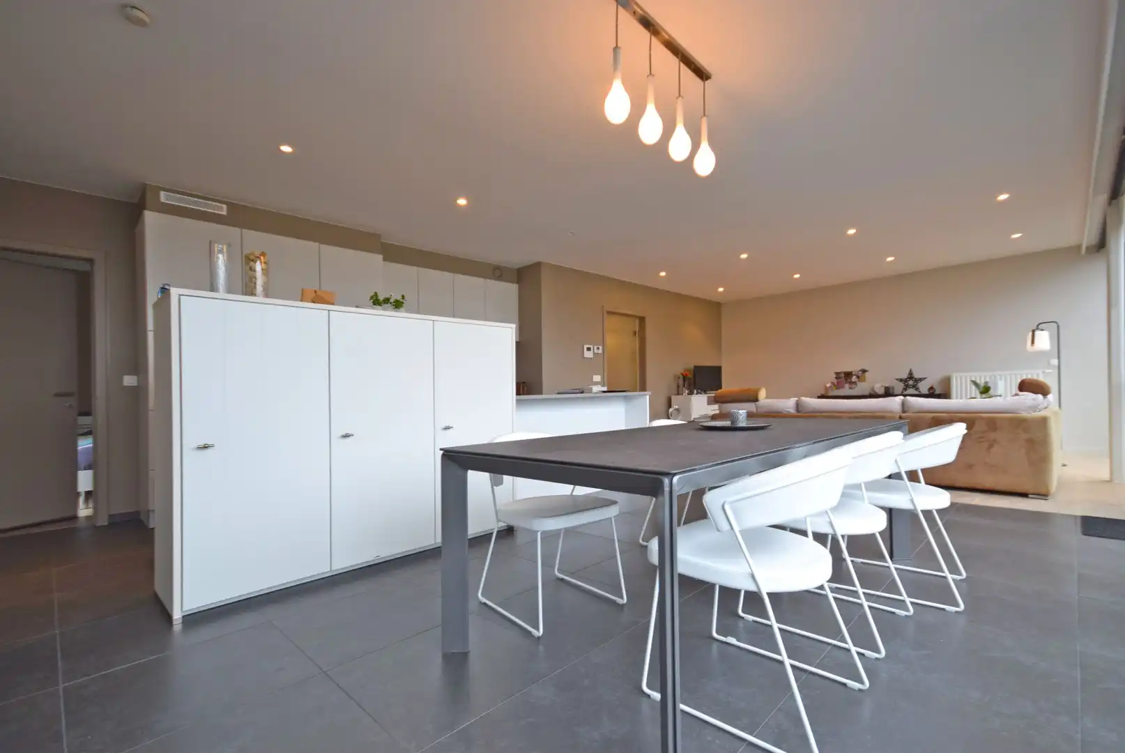 Recent & instapklaar appartement in het centrum Hooglede  foto 3