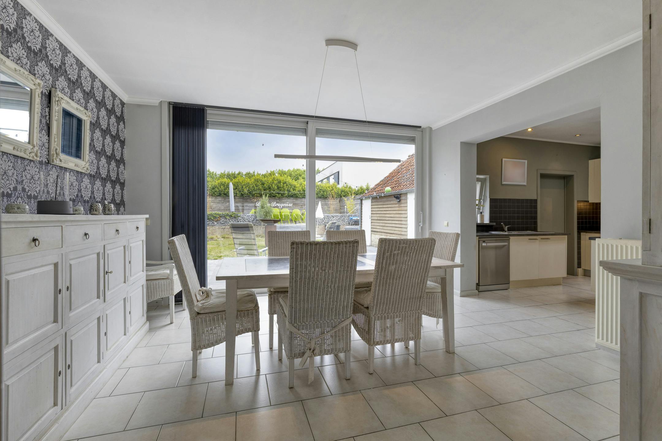Instapklaar huis met 4 slaapkamers in Assebroek  foto 4