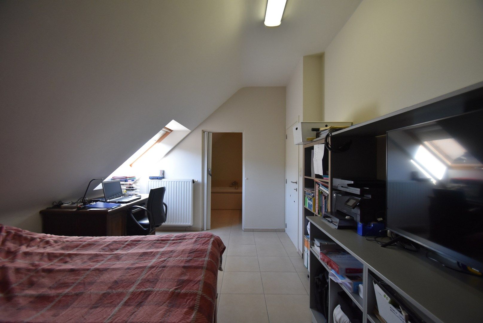 Zeer nette en ruime stadswoning/duplex-appartement met inpandige garage in hartje Bilzen foto 23