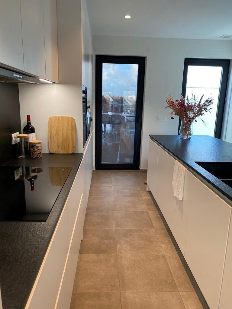 Modern 3-slaapkamer penthouse TE KOOP in centrum Waregem. foto 3