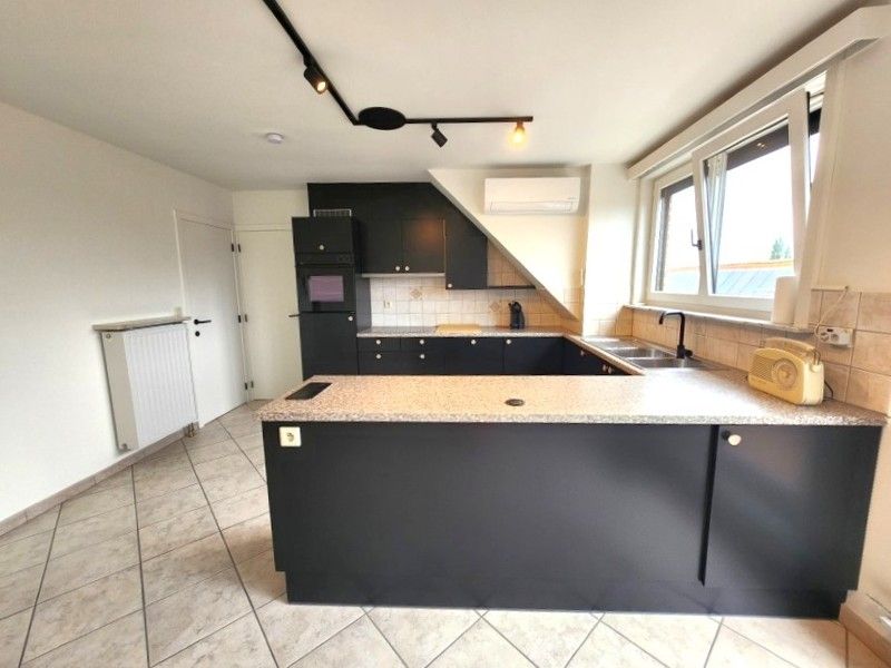 Gerenoveerd 1 slaapkamer appartement TE HUUR ZONDER SYNDICKOST op de markt van Wakken! foto 6