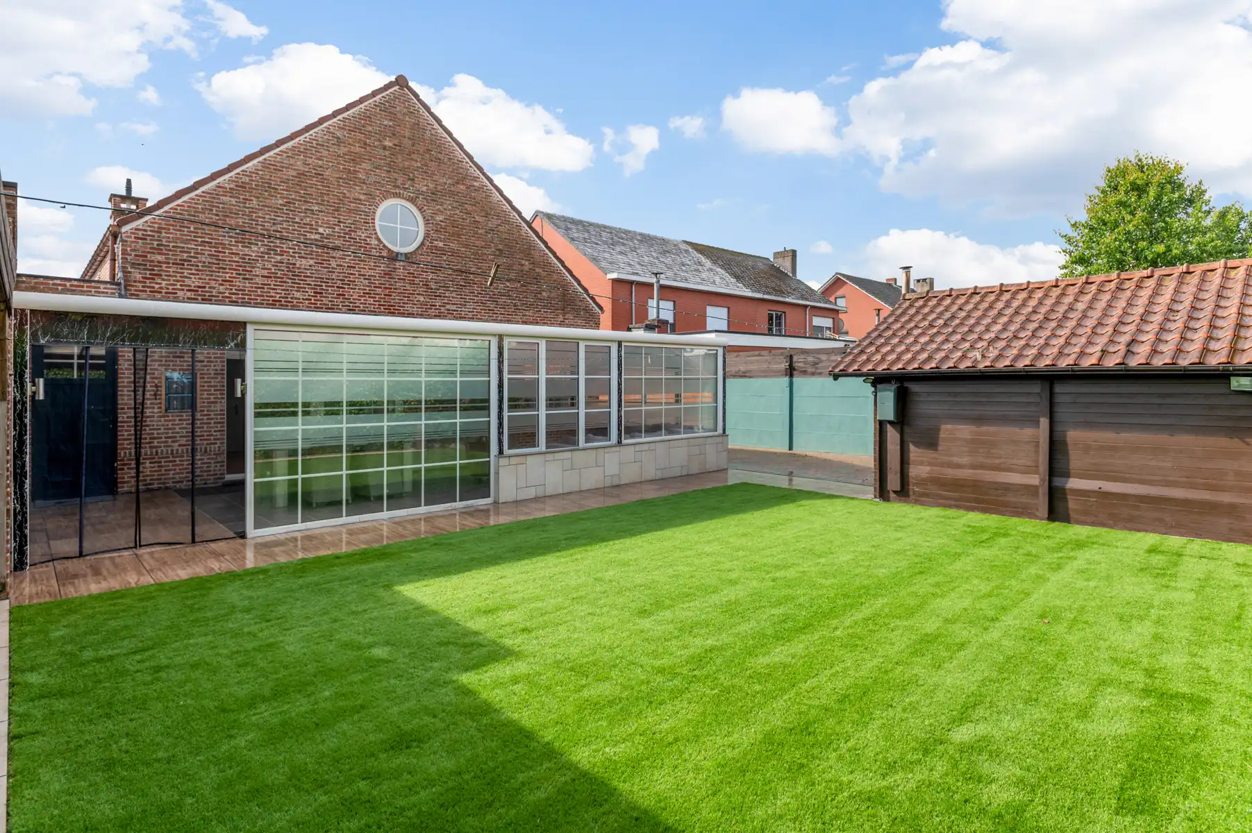Ruime woning met 4 slpks, 2 bdks, garage en tuin foto 26