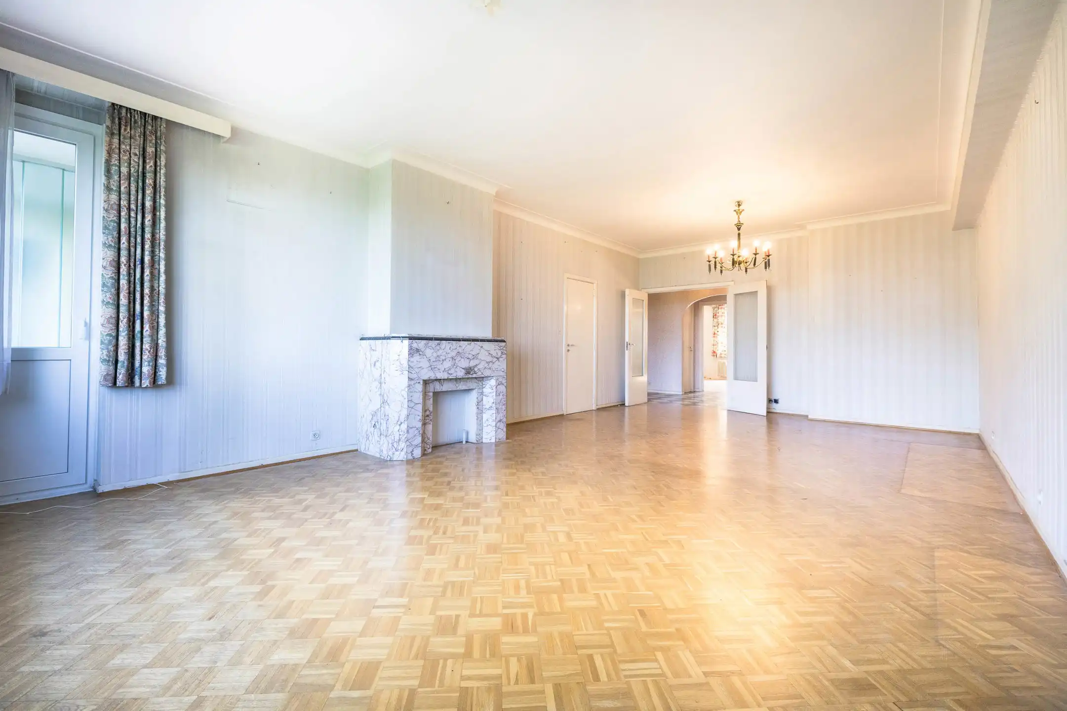 Appartement met 2 slaapkamers en terras – Te renoveren foto 7