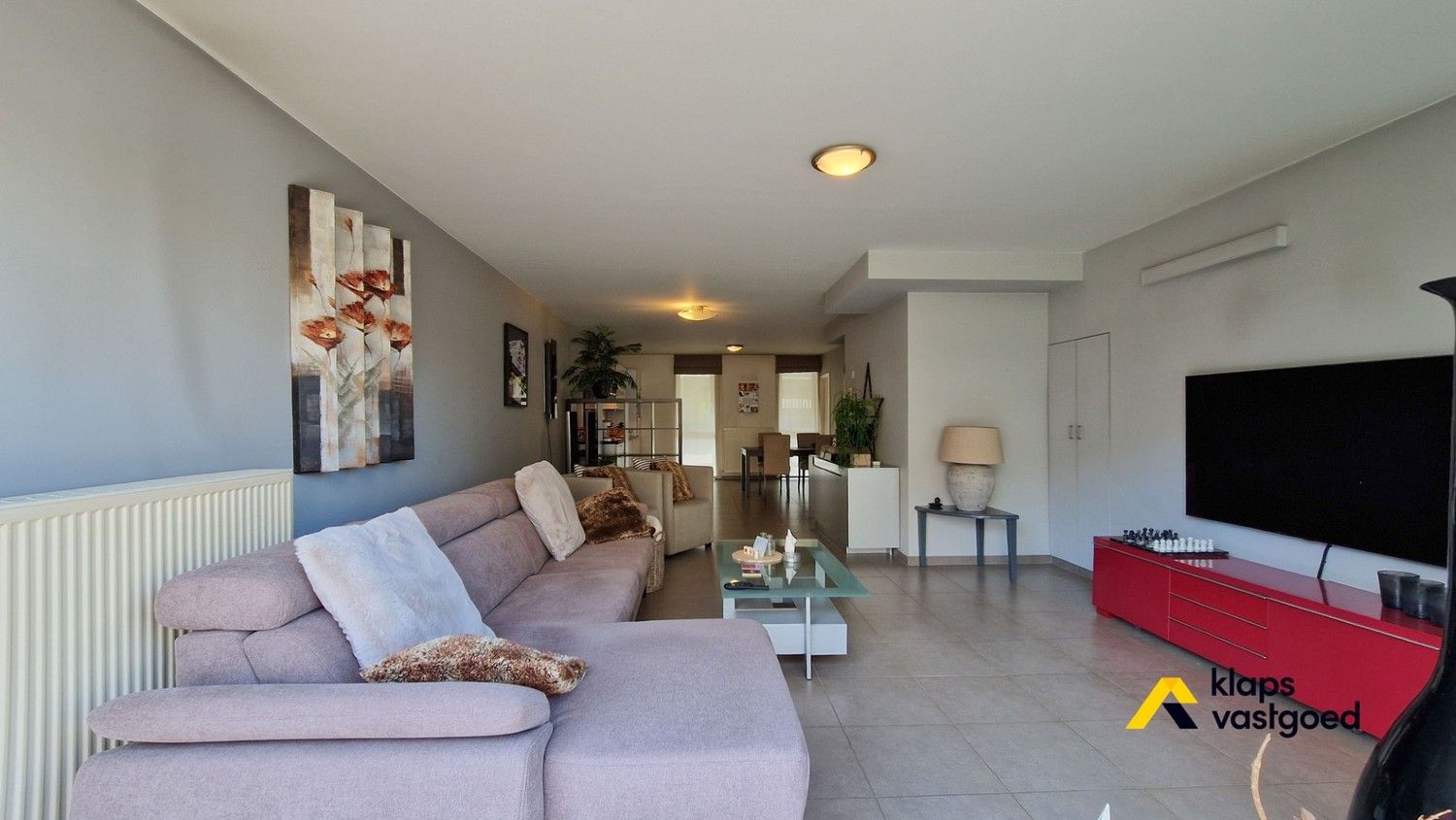 Ruim en aangenaam gelijkvloers appartement op wandelafstand van het centrum van Maaseik. foto 3