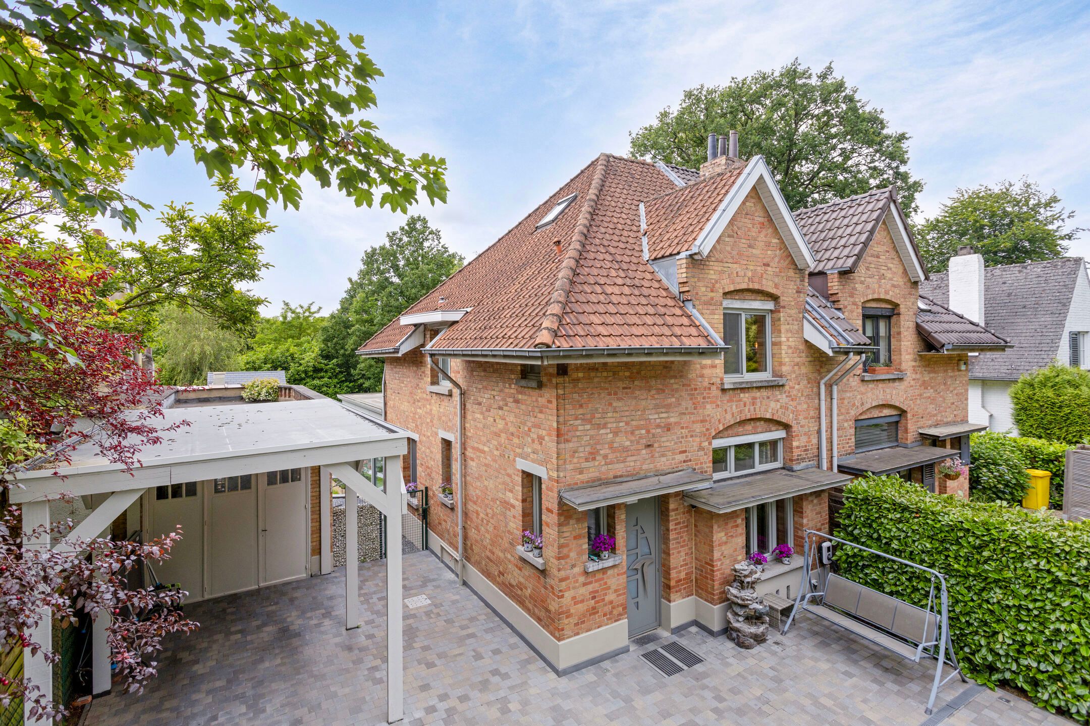 Driegevelwoning met apart concierge-huis en prachtige tuin foto 21