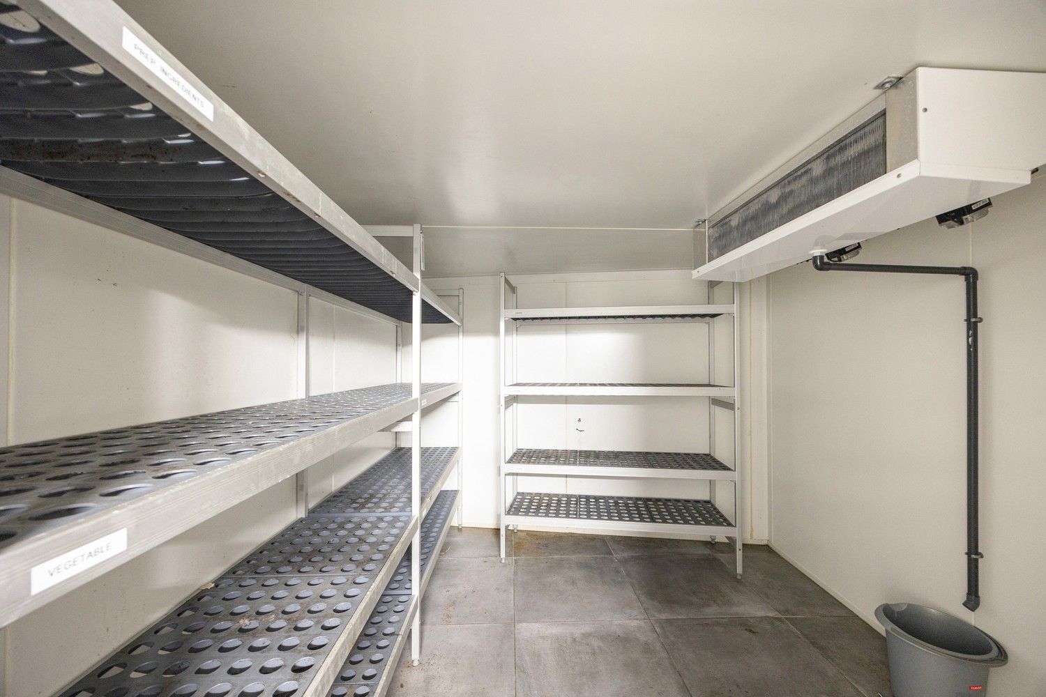 Handelsgelijkvloers te huur op uitstekende hoeklocatie foto 10