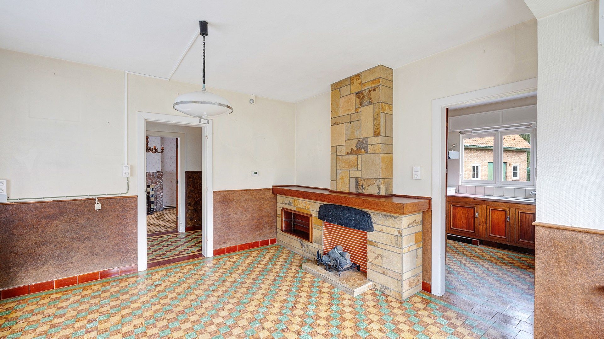 Klassieke villa met bijgebouwen, garage en prachtige tuin foto 8