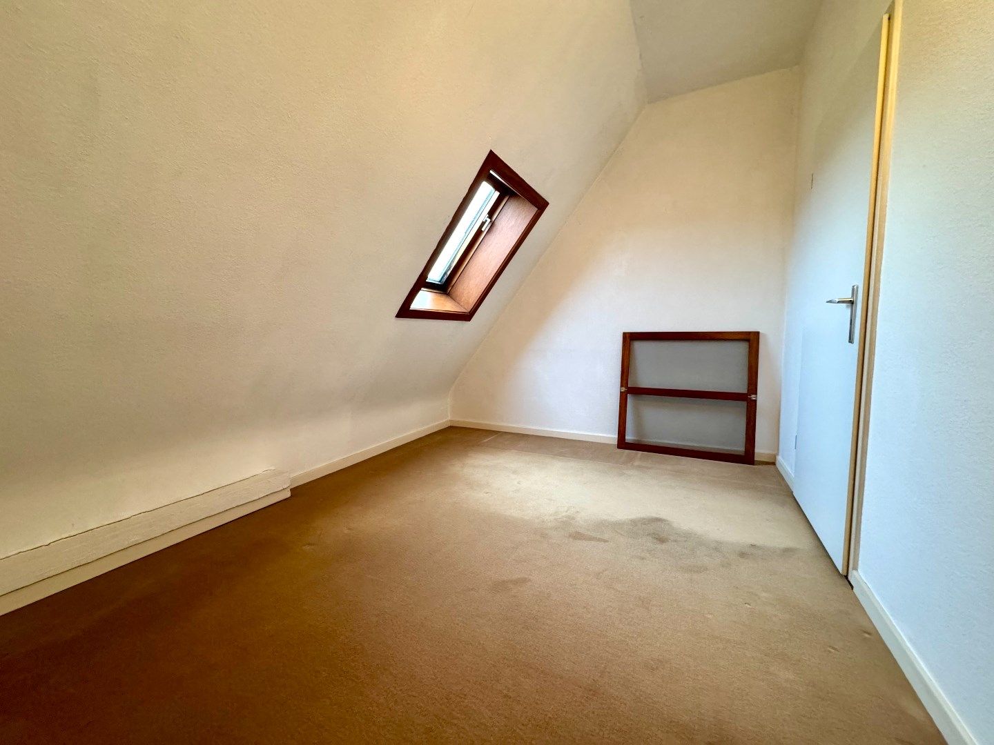 ALLEENSTAANDE VILLA MET 4 SLAAPKAMERS, GARAGE EN TUIN foto 3