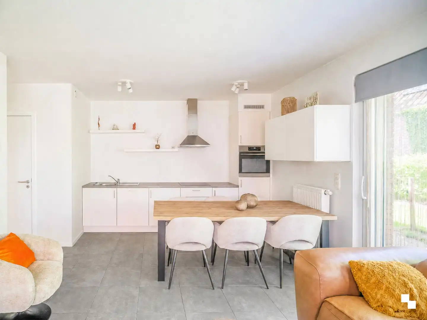 Gelijkvloers appartement omgeven door groen aan de Sint-Denijskerk foto 4