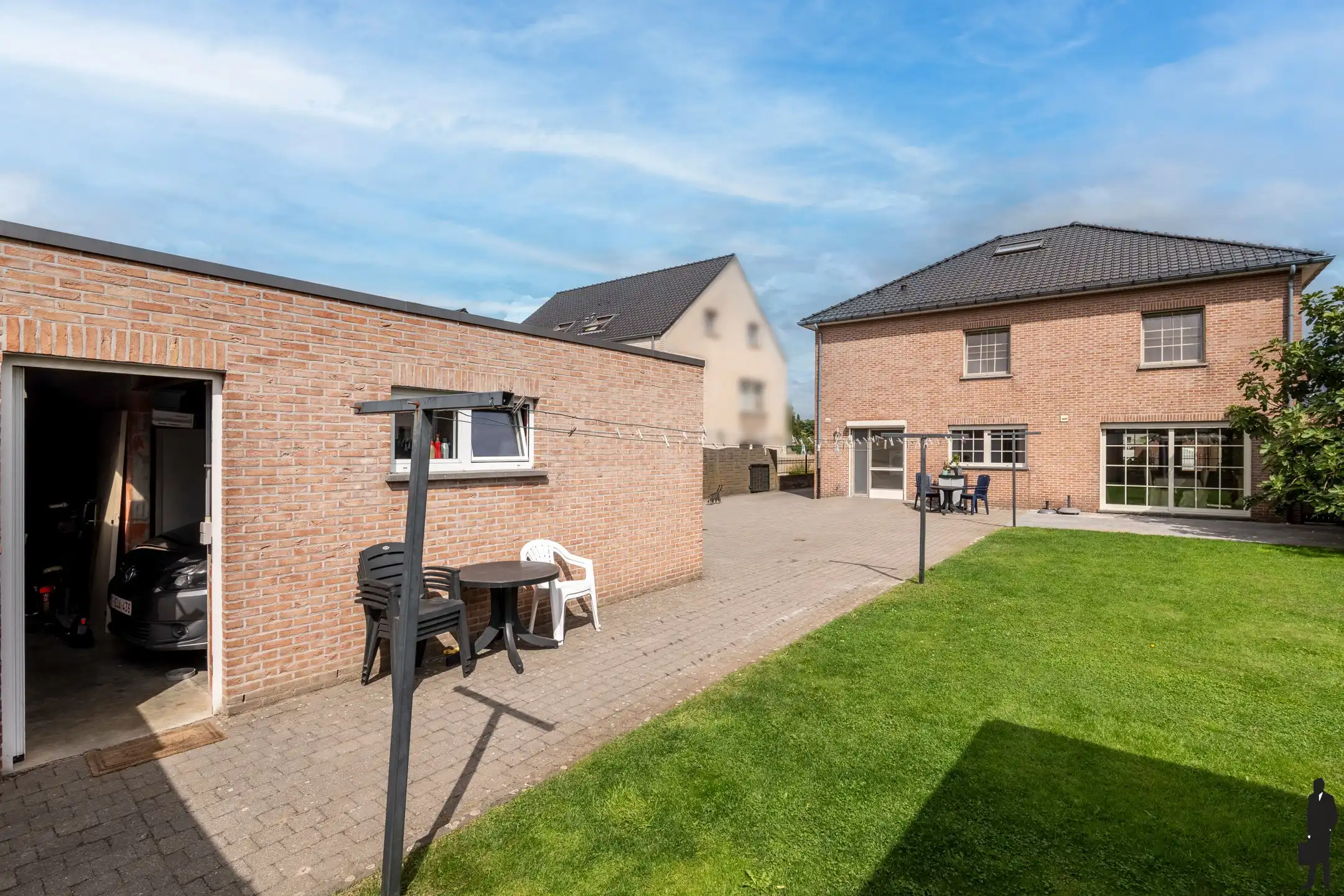 Ruime woning met 6 slpks. en grote kelder nabij Nederland foto 23
