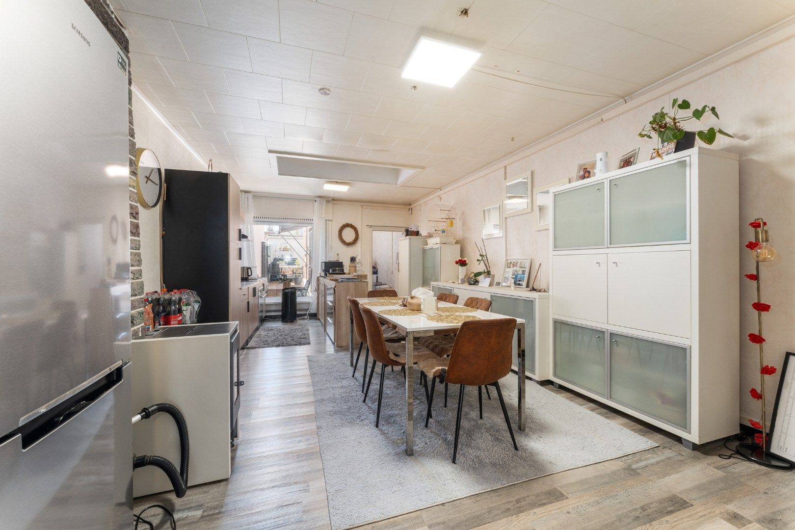 Centrale rijwoning met drie slaapkamers en terras in hartje Roeselare foto 5