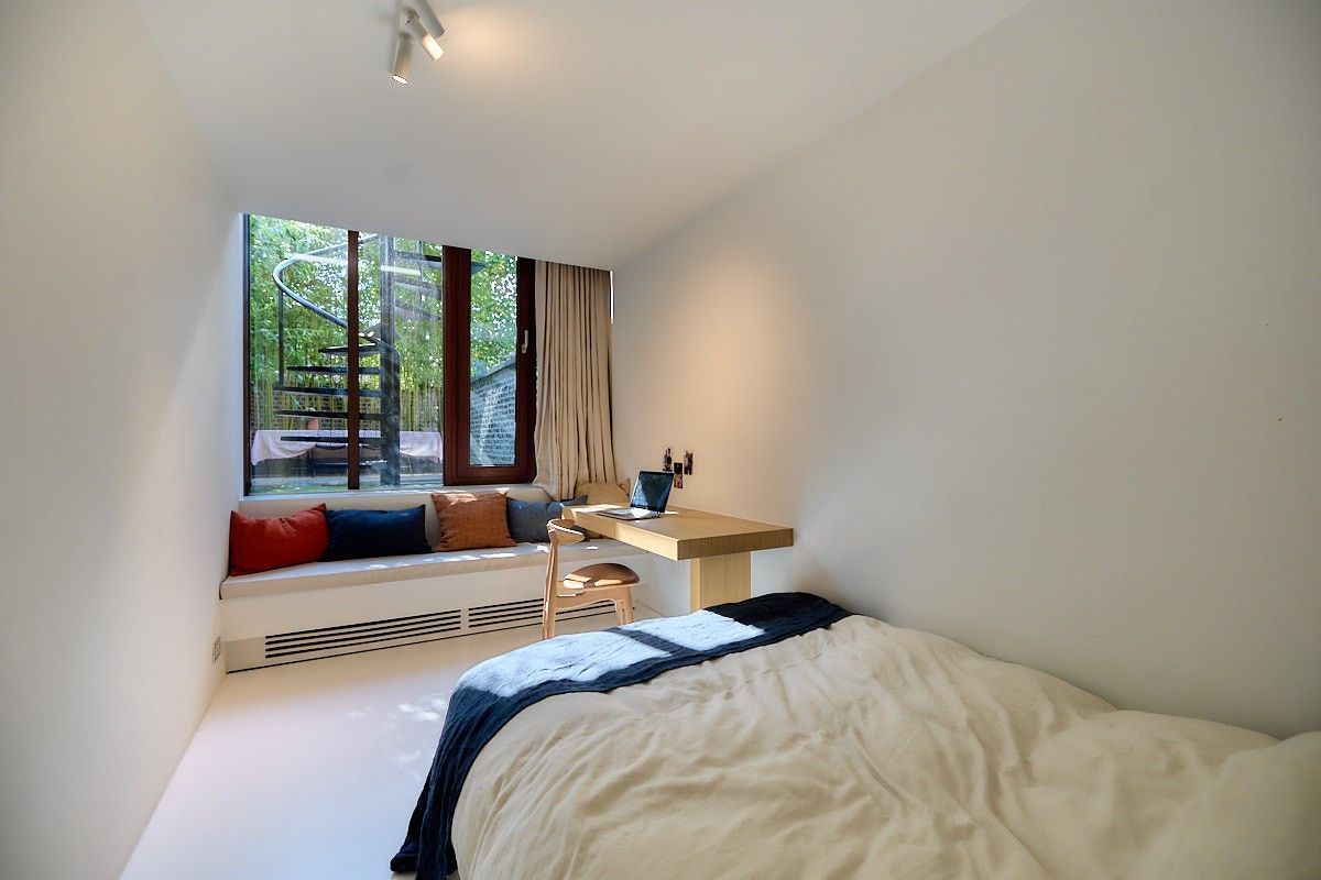 Buitengewone interbellum architecten-burgerwoning met tuin die omgevormd werd tot een hedendaagse luxueuze concept-woning. foto 18