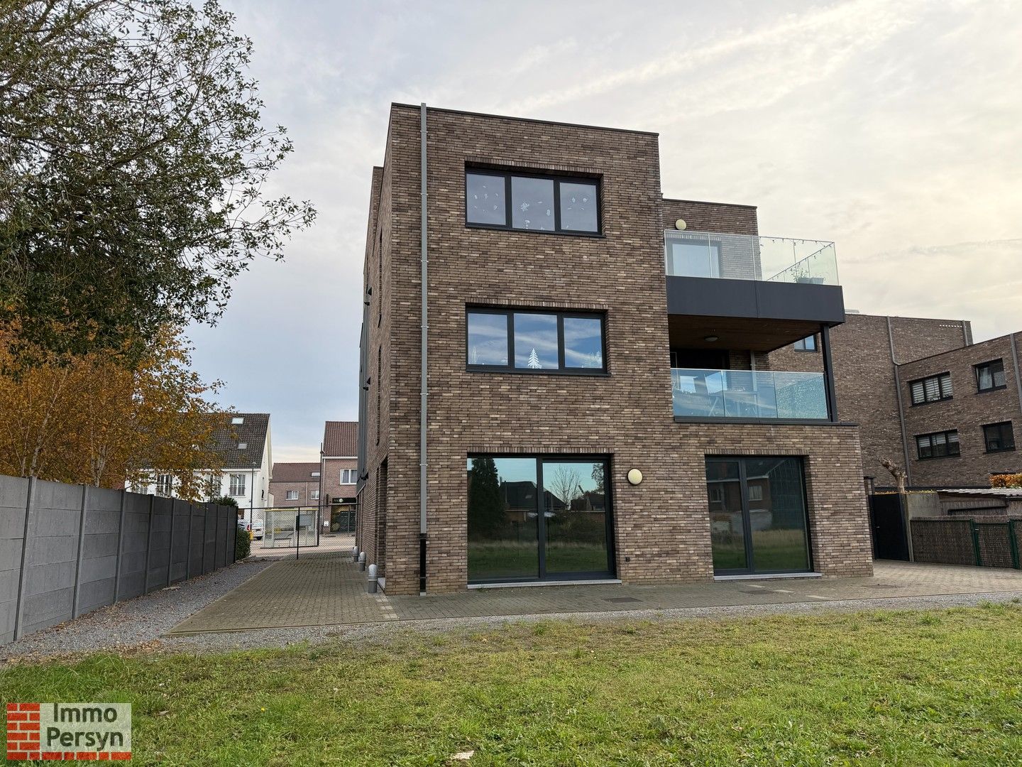 Gelijkvloers  3-slaapkamerappartement met terras foto 16