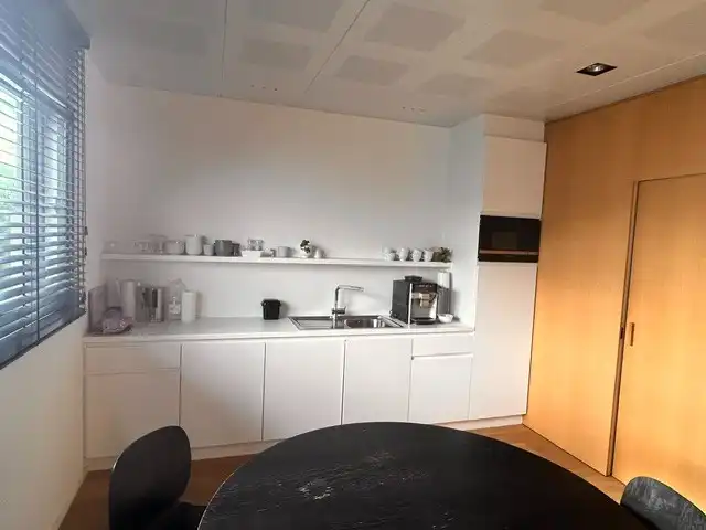 Bedrijfshal van 207 m² met een kantoorruimte op 1° verd. van 105 m² foto 16