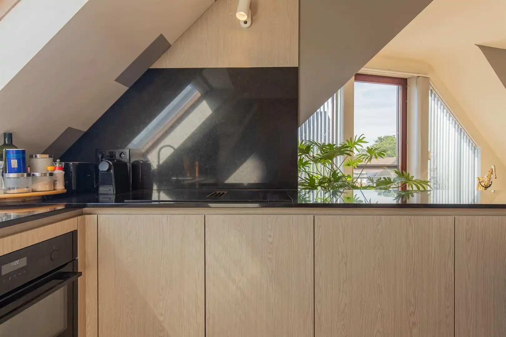 Instapklaar dakappartement met terras en EPC-label A in Beveren foto 10