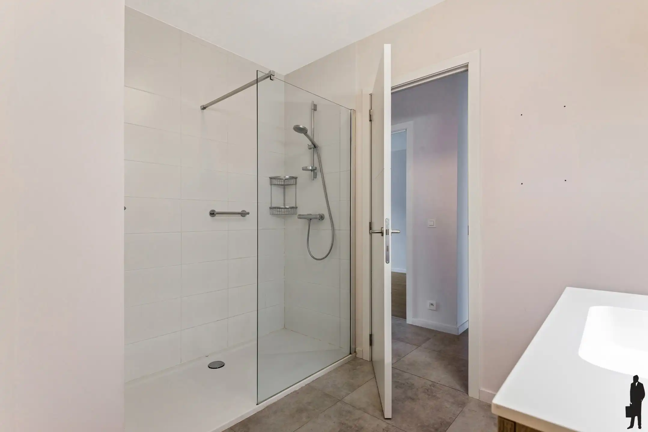 Modern appartement met 2 slaapkamers en overdekt terras foto 12