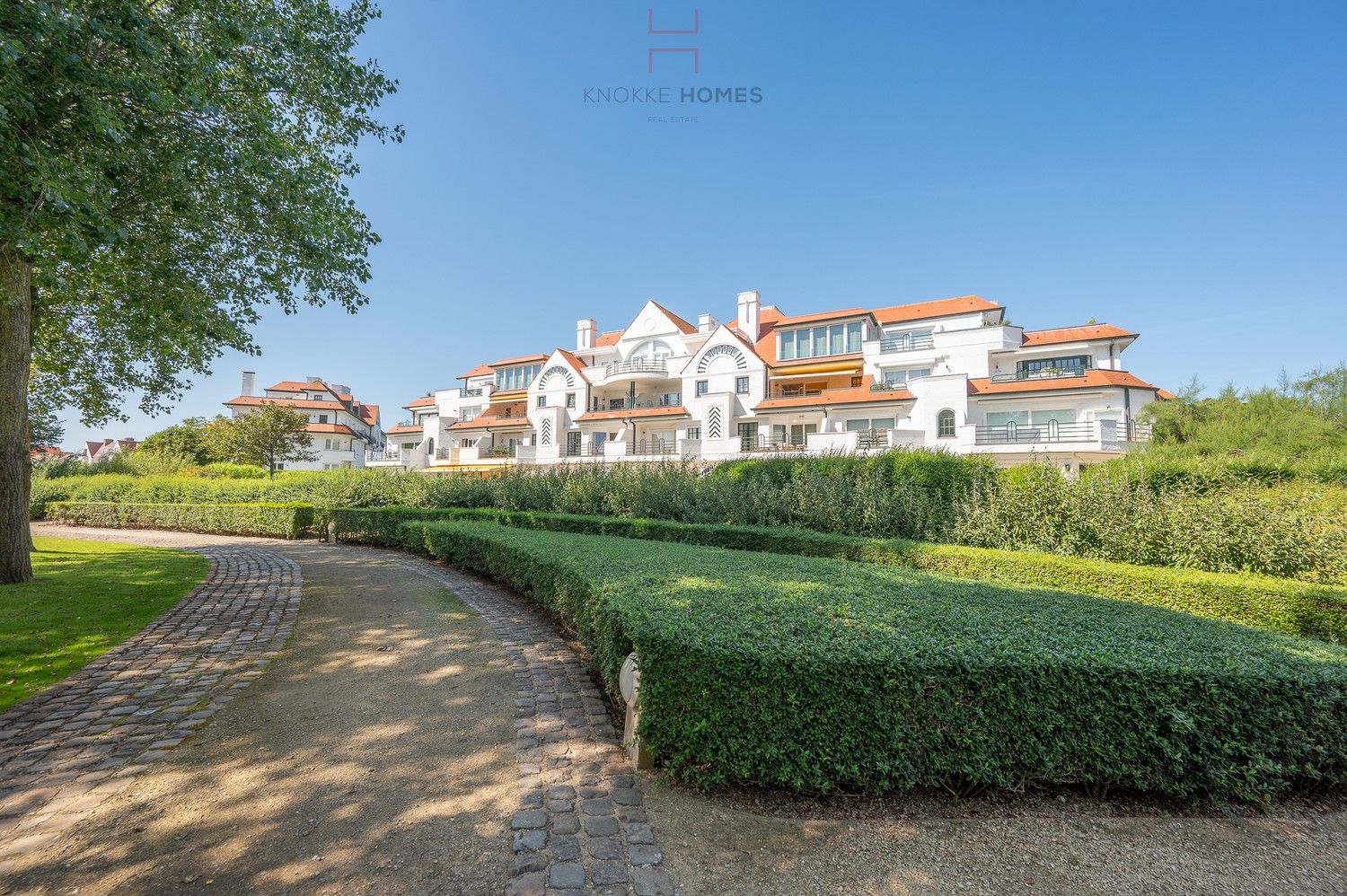 Prachtig hoekappartement met grote terrassen in het prestigieuze domein "Tennis Gardens", Zoute. foto 14