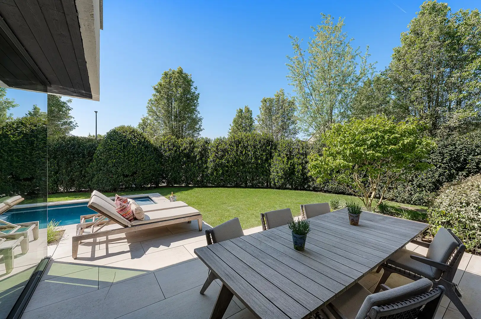 Exclusieve villa met zwembad en prachtige tuin in Knokke. foto 3