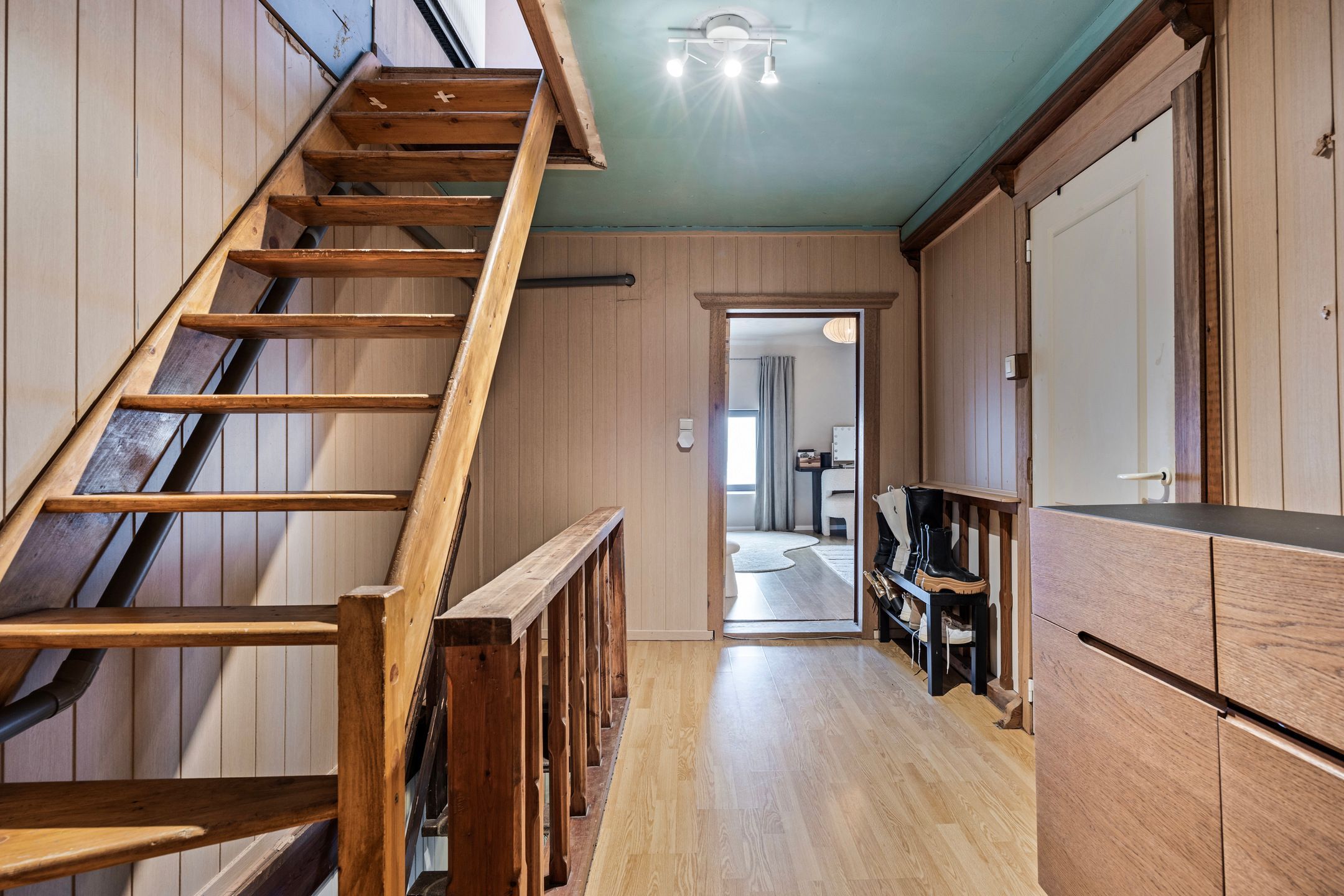 Charmante woning met omheinde tuin en garage foto 8
