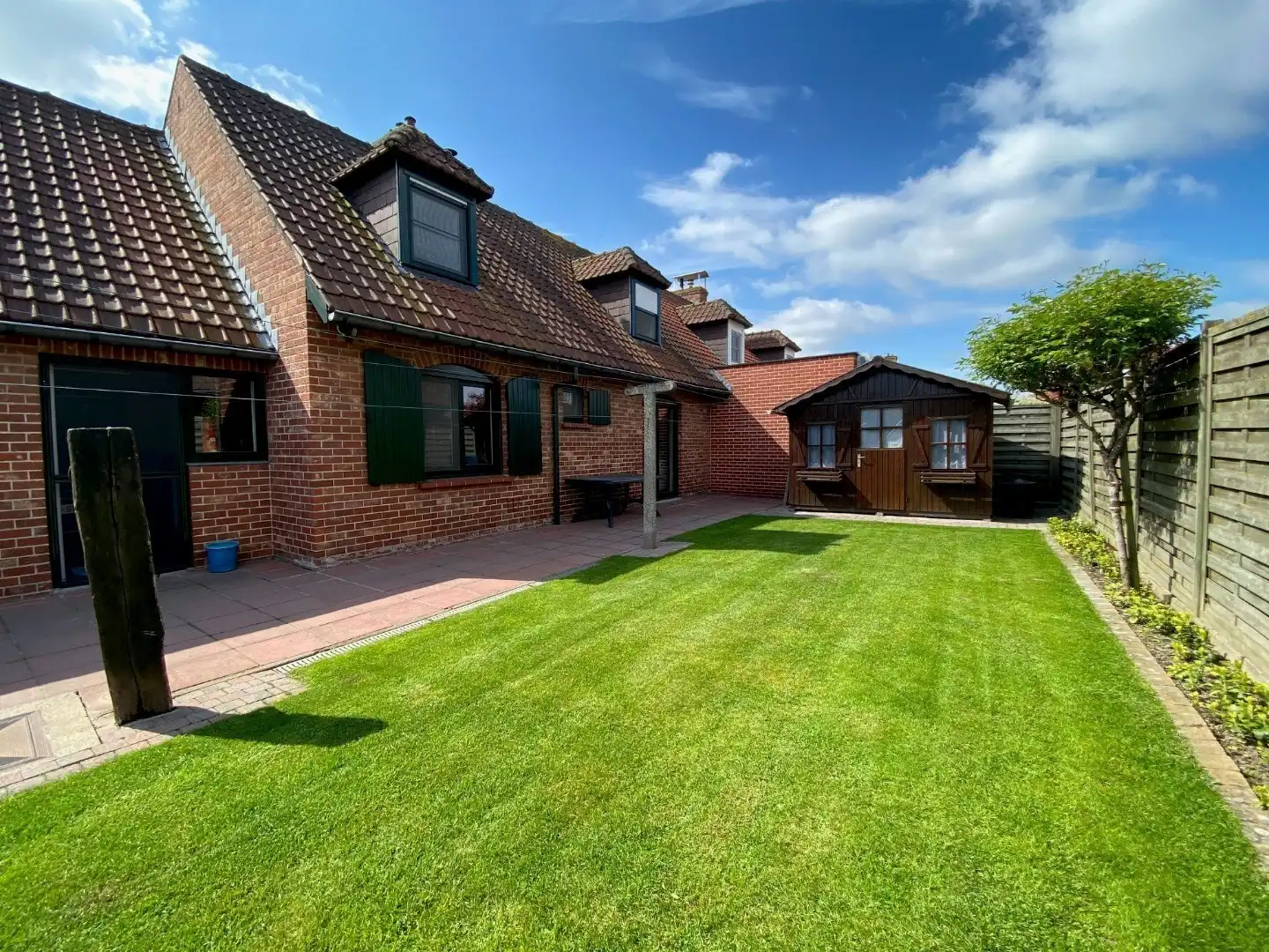 🏡 Charmante gezinswoning met 3 slaapkamers, inpandige garage en prachtige tuin in rustige woonwijk . foto 12