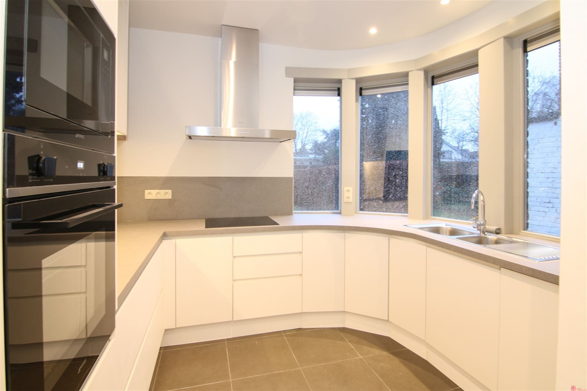 Knap vernieuwd burgerhuis foto 8