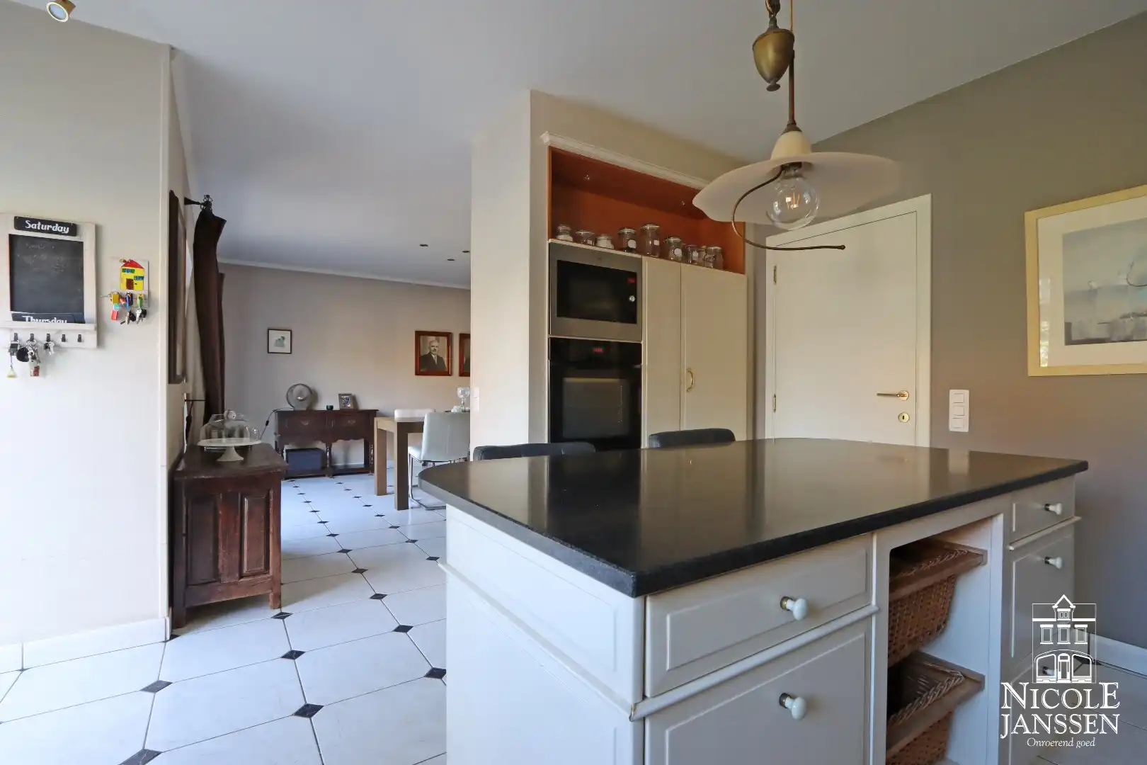 Instapklare woning met ruimte voor praktijk en mooie ingesloten tuin in Bree centrum foto 17