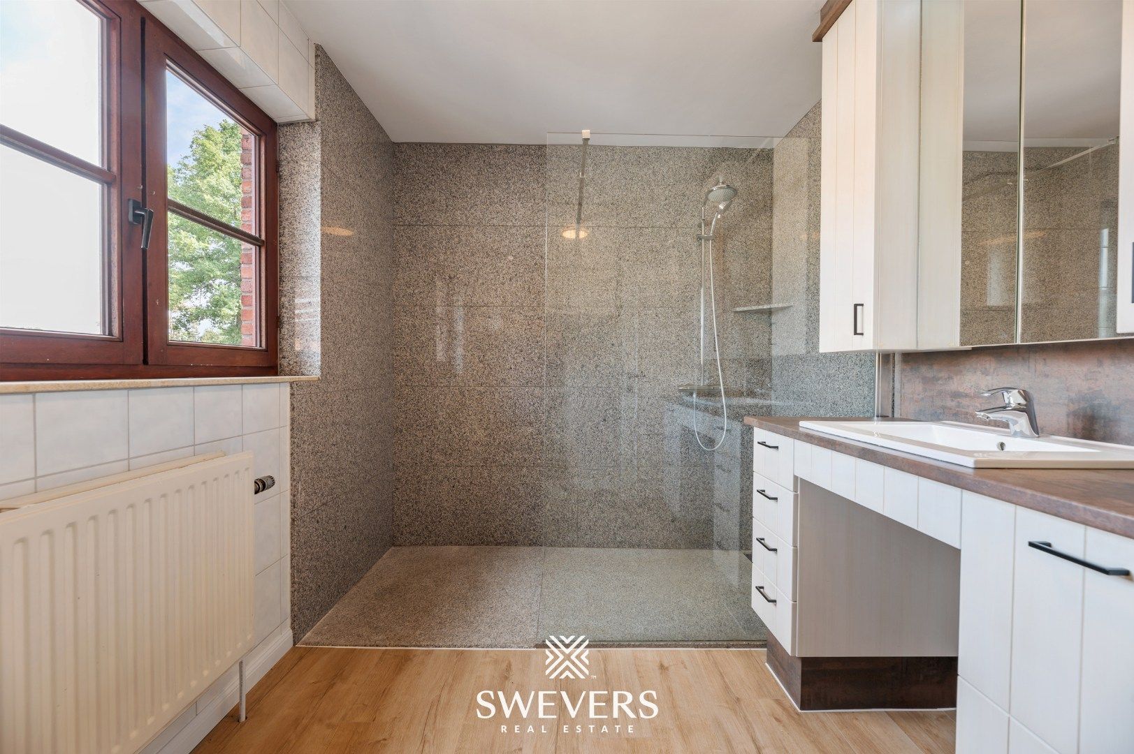Riante splitlevelwoning op ruim perceel foto 18