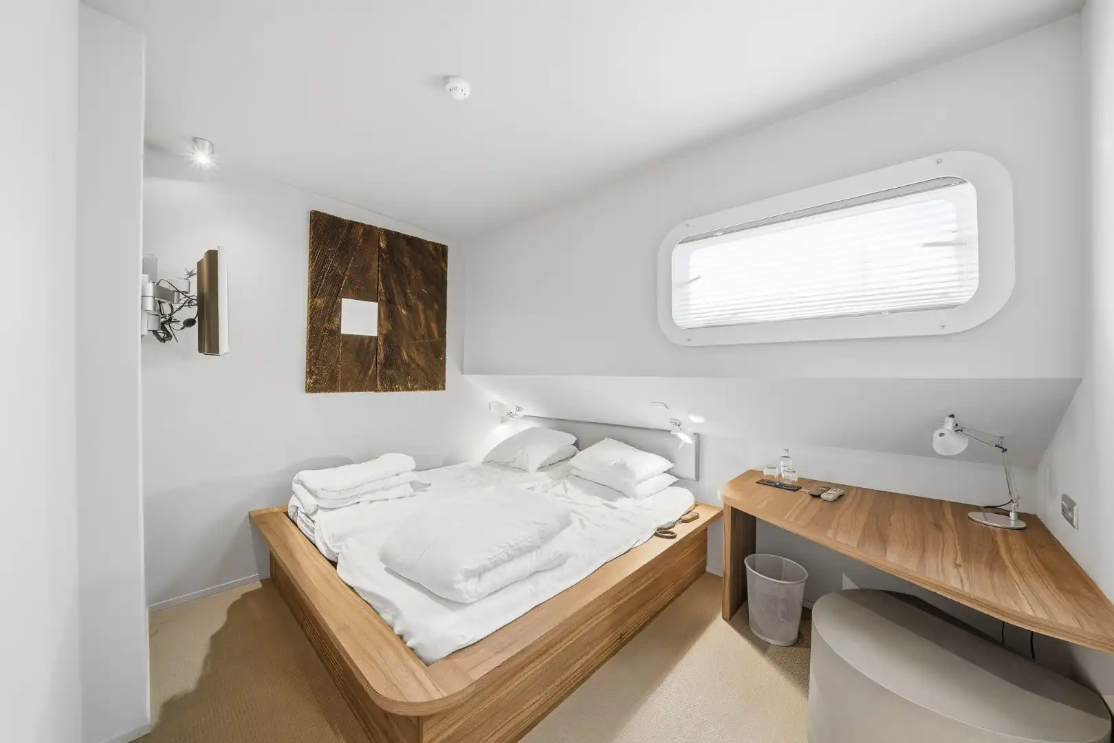 Unieke woonboot met B&B en vergunde ligplaats in Plassendale foto 19