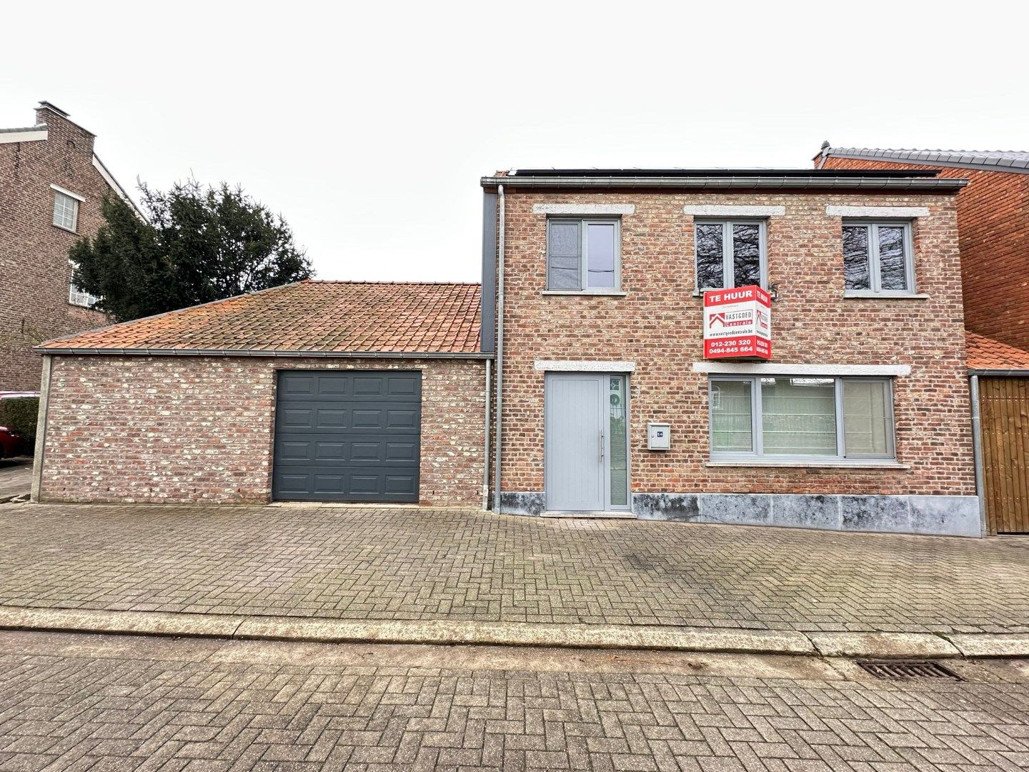 Gerenoveerde woning met tuin, terras, garage en 3 slaapkamers in Tongeren foto {{pictureIndex}}