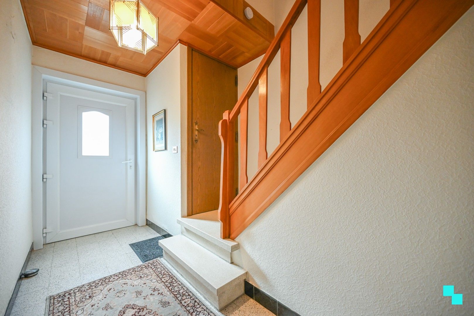 Halfopen bebouwing in rustige woonwijk te Ledegem foto 2