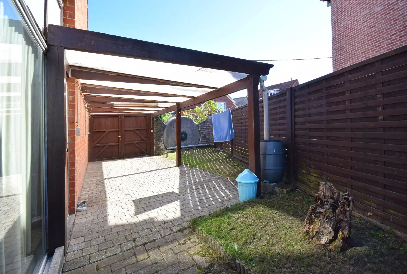 Charmante halfopen starterswoning met tuin en carport nabij het centrum van Roeselare foto 10