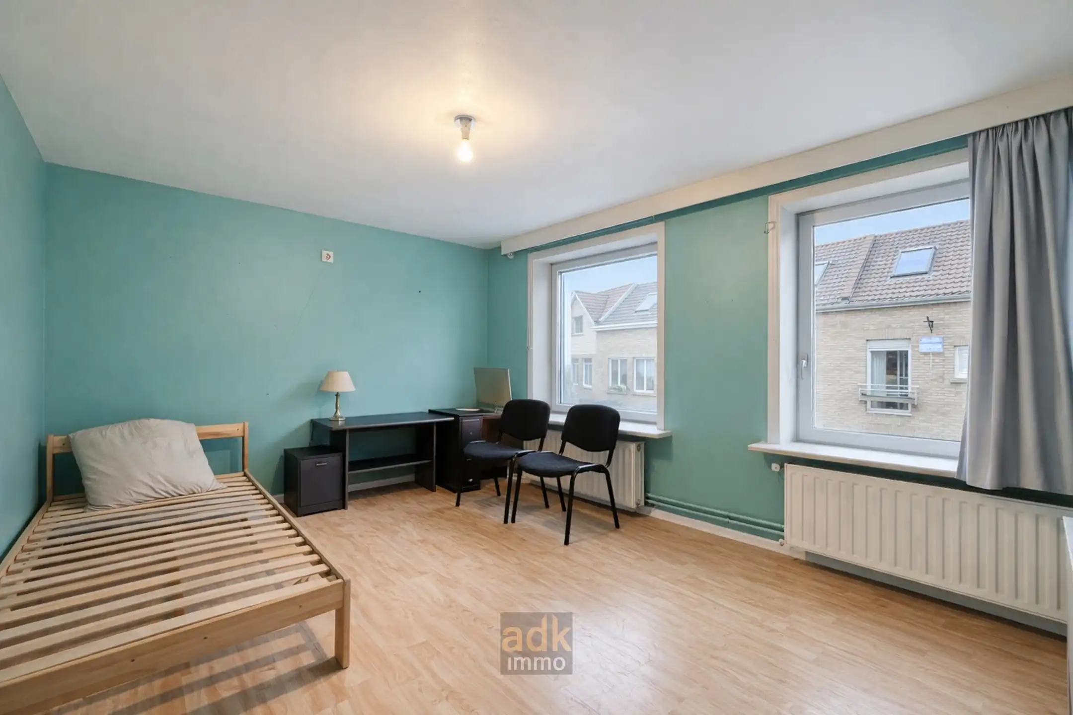 Grote woning met 4 slaapkamers & 4 garages foto 9