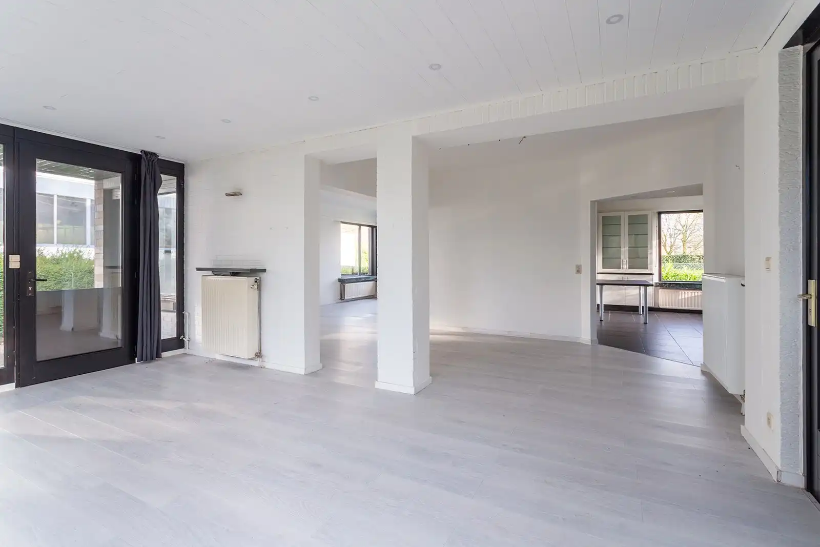 Uniek domein met villa, magazijn en uitgestrekte gronden foto 10