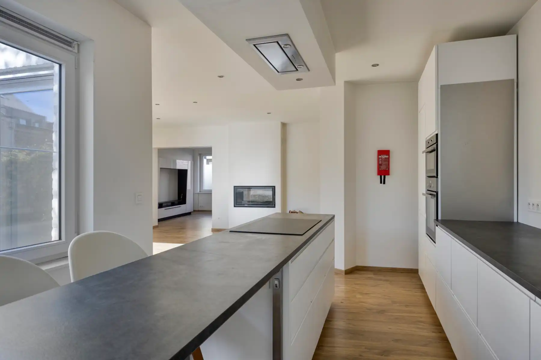 Ruime gerenoveerde centrumwoning met garage foto 14