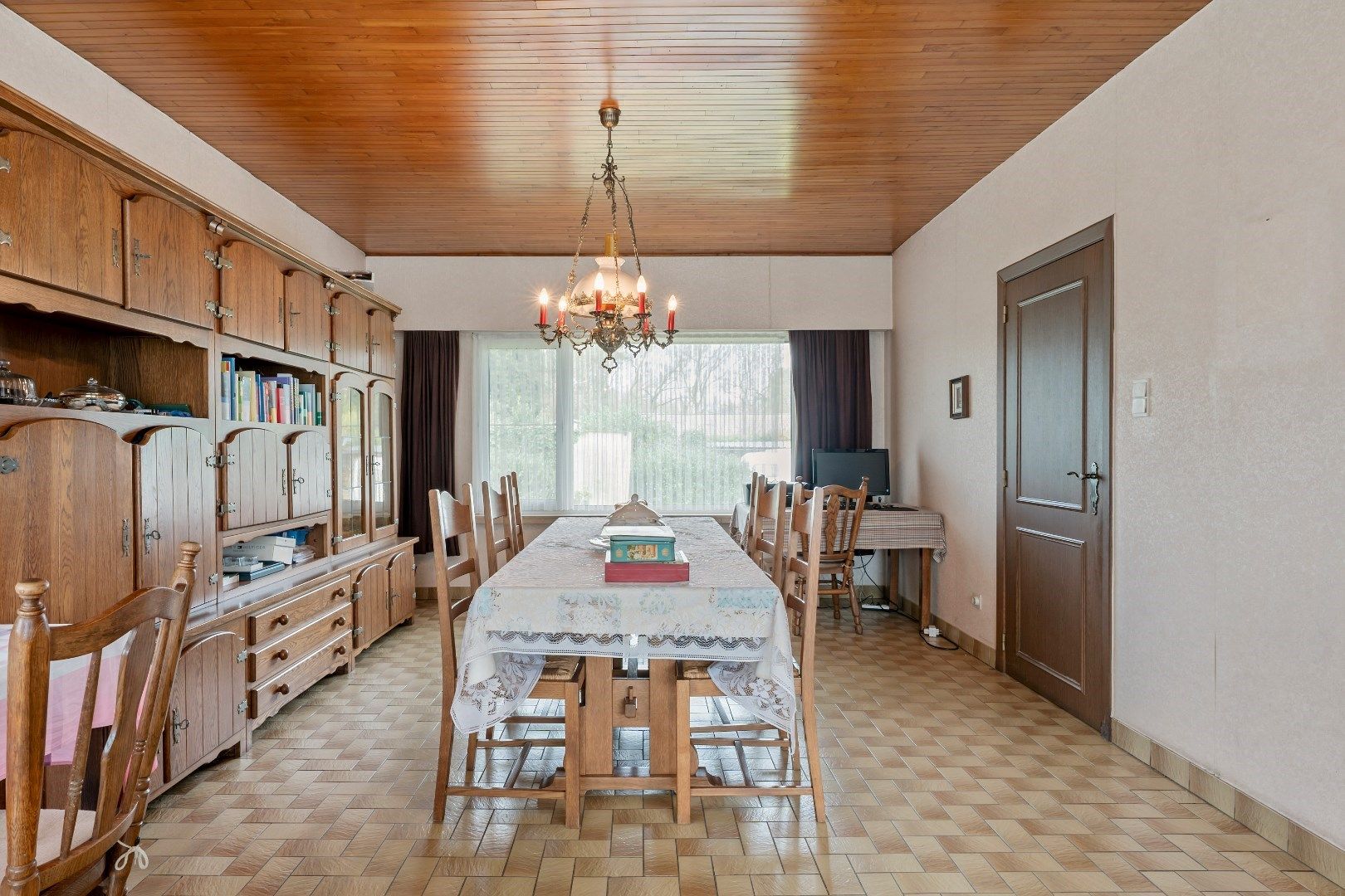 Woning met tuin, garage en 3 slaapkamers met 1715m² oppervlakte foto 10